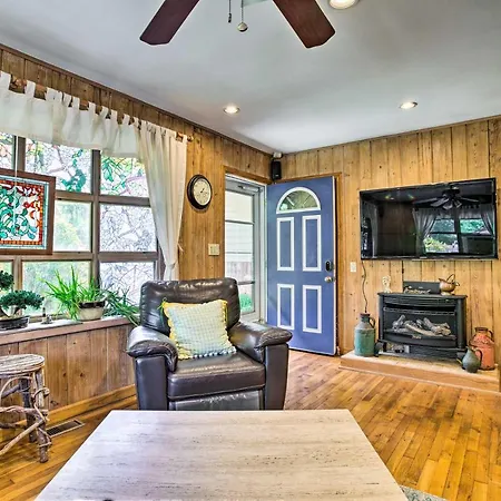 Charming Hampton Bays Home 5 Mi To Coopers Beach